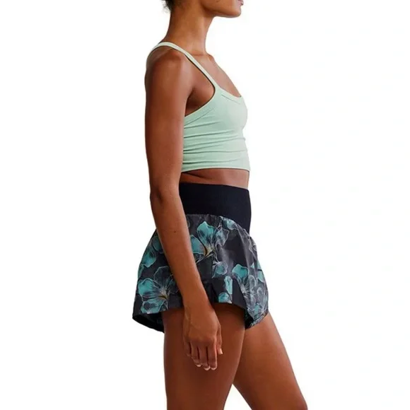 FP Movement Carpe Diem Midnight Floral Shorts Medium NWT High Rise Run Yoga - Picture 4 of 6